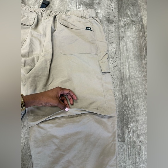 The North Face Men's Beige Cargo Pants Size XL - Picture 8 of 10